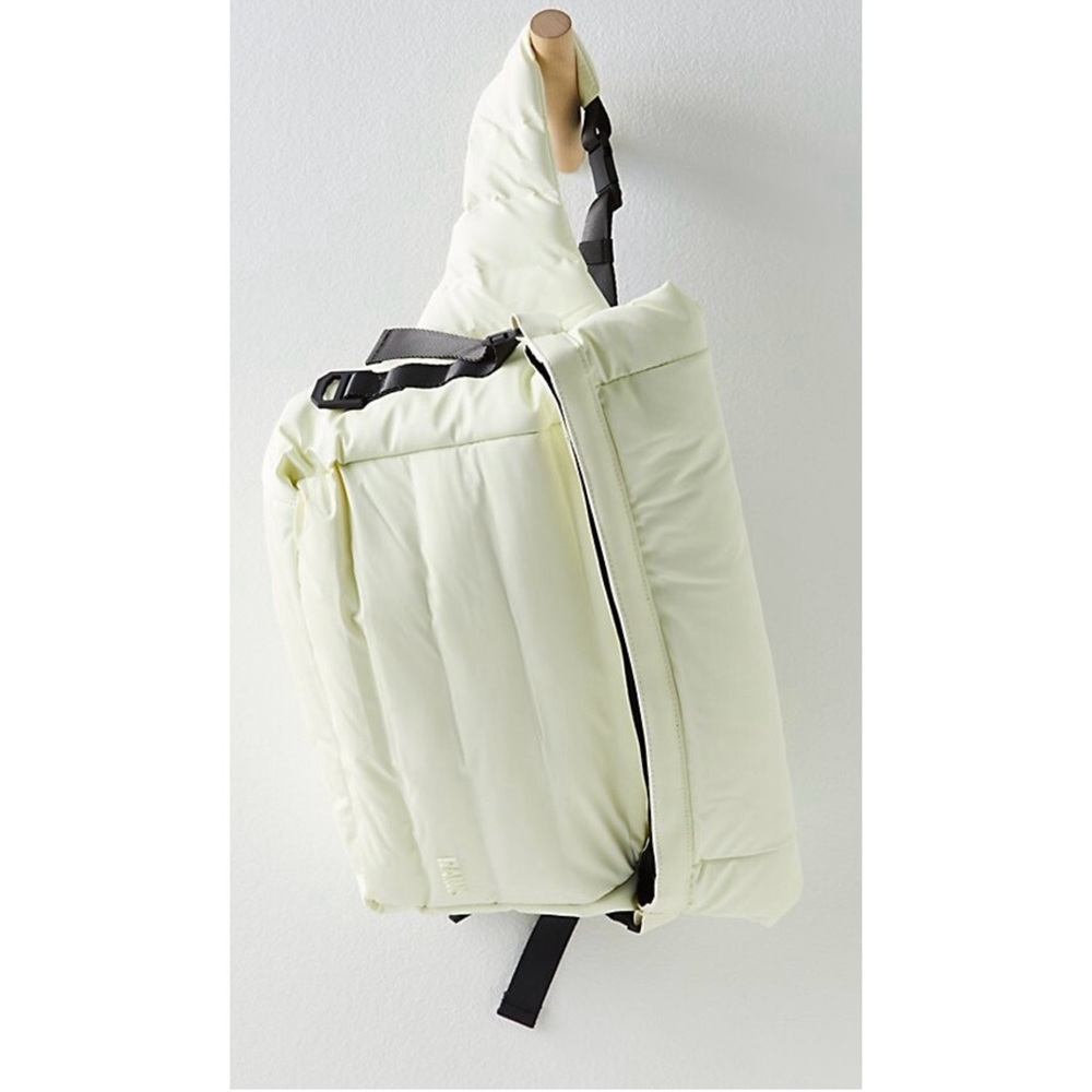 Rains NIB Bator Puffer Bum Bag - Foam